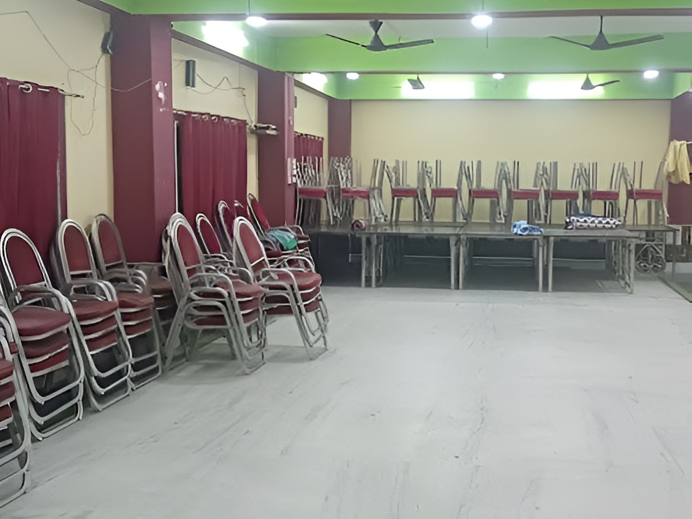 Food serving zone at ARATI KUNJA